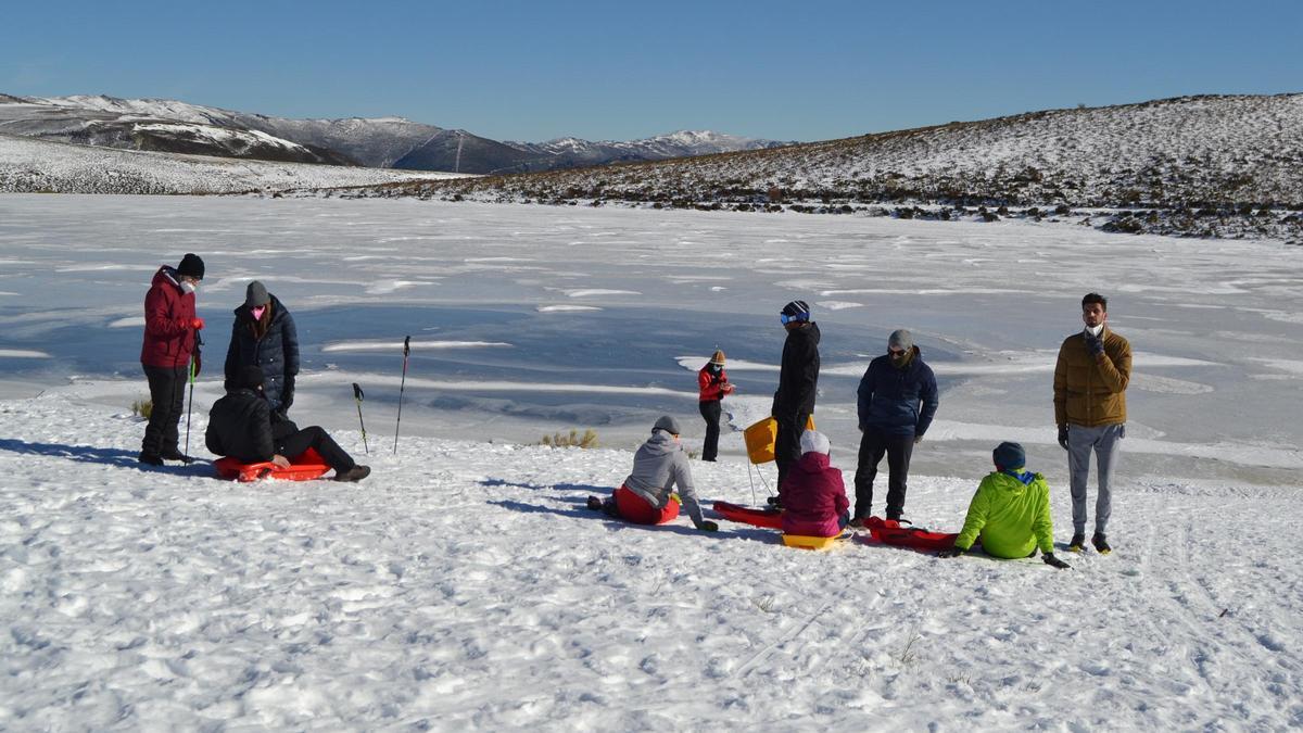 El sol de la Laguna de Peces de Sanabria: refugio del frío y la niebla