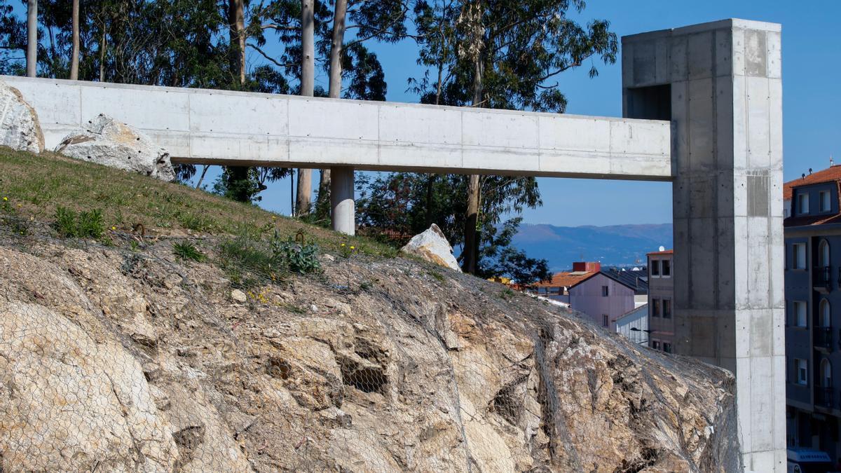 Las obras del ascensor exterior continúan.