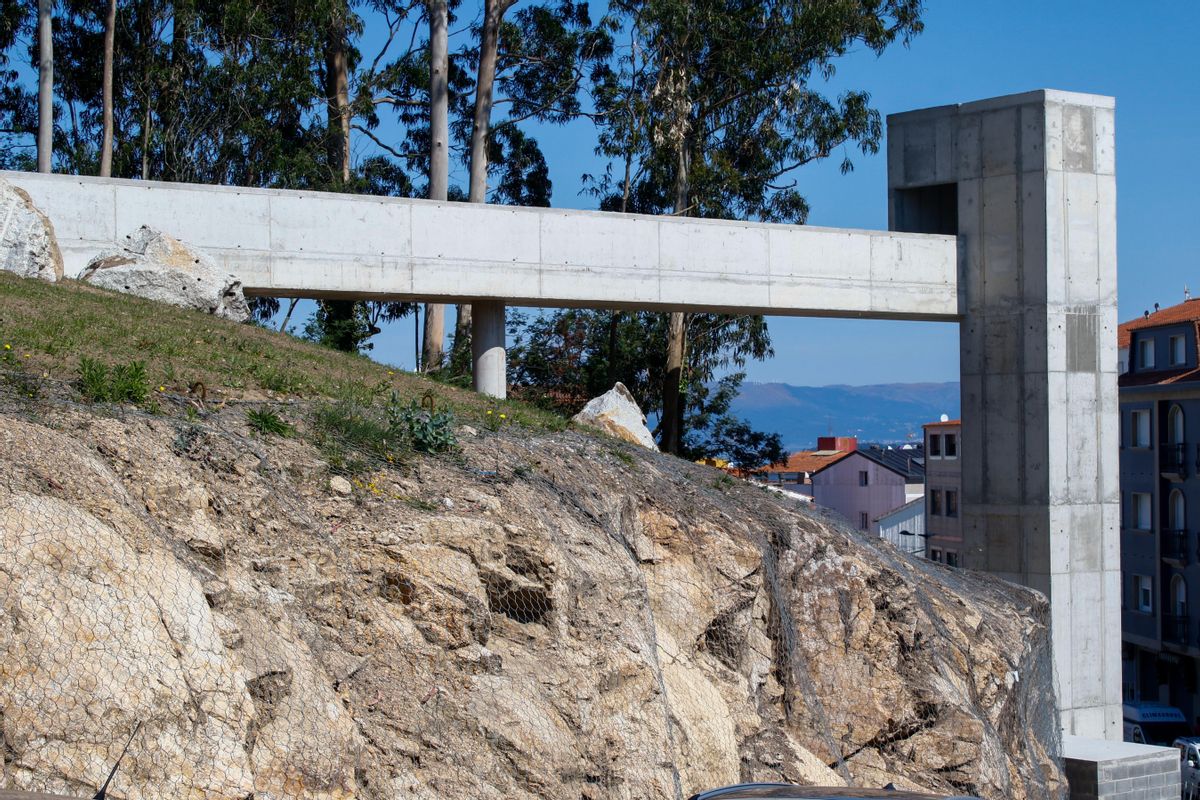 Las obras del ascensor exterior continúan.