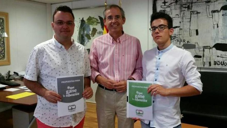 Presentan a la Consejería 62 propuestas para alcanzar un pacto por la Educación