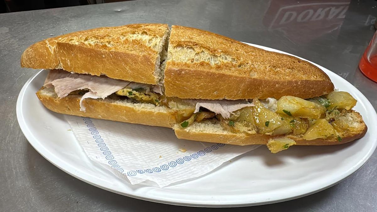 Bocadillo pata - tortilla