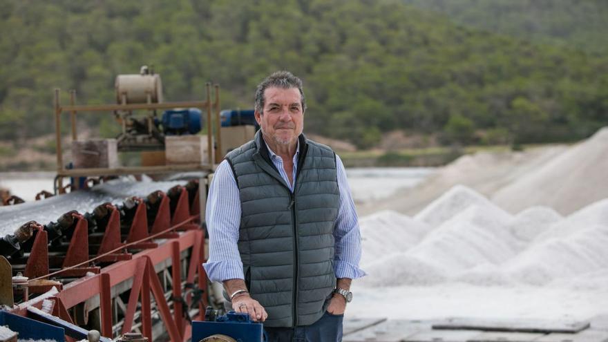 Viar posa en las instalaciones de las salinas de Ibiza, esta semana. | VICENT MARÍ