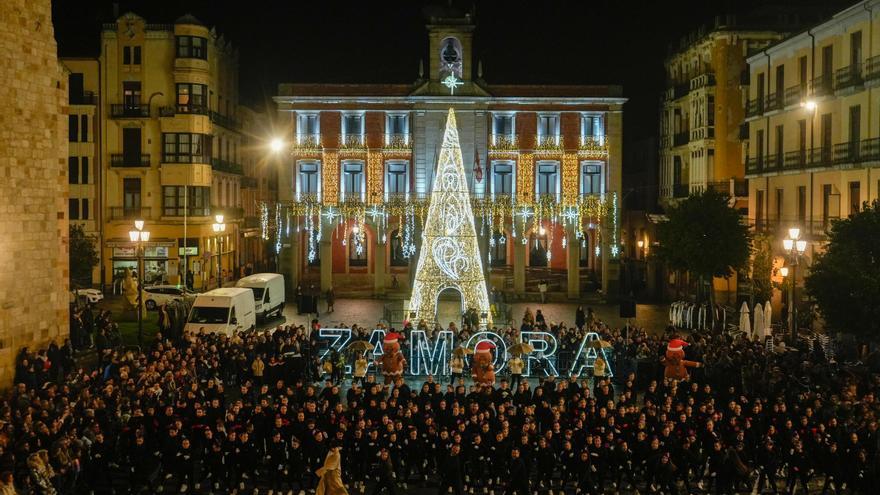 VÍDEO | Espectáculo de la escuela de baile Escena en la Plaza Mayor de Zamora