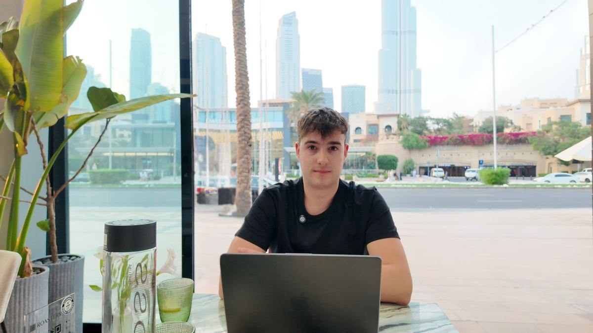 Vídeo: Enrique Ortiz grabó estos trozos de proyectil cayendo sobre la ciudad de Dubái