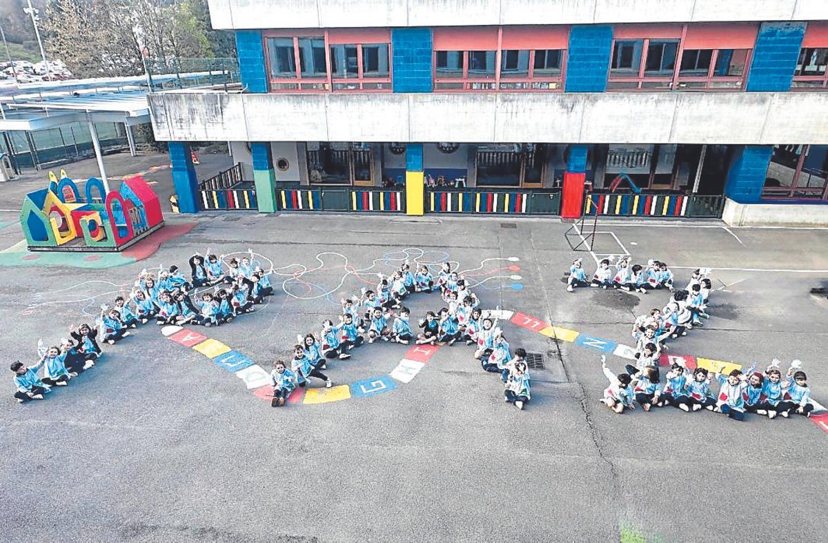 Alumnos y profesores del Colegio San Ignacio celebran el Día de la Paz