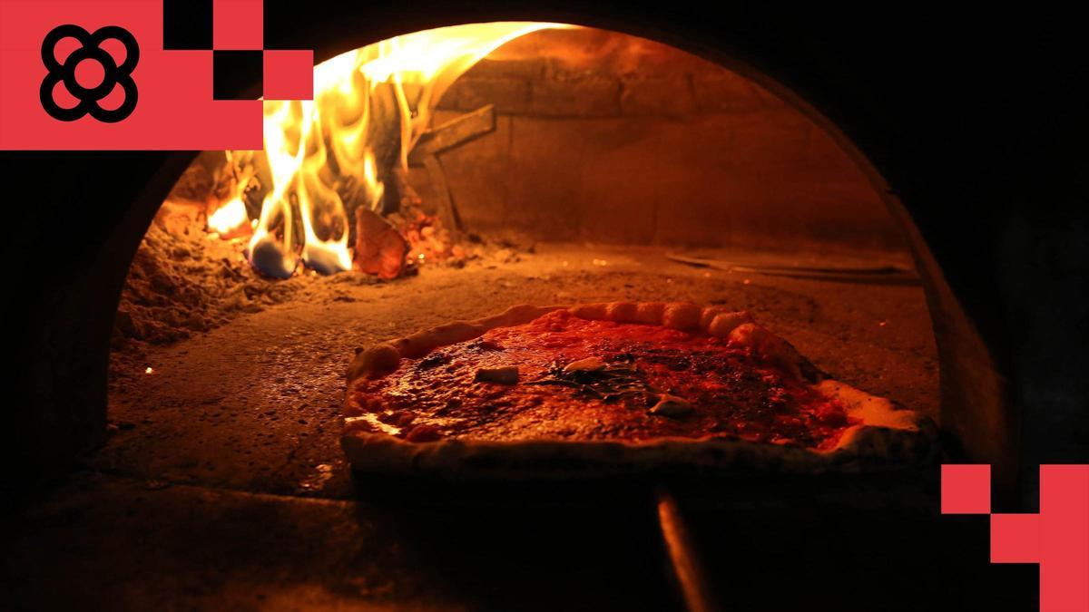 El horno de leña de la pizzería Madre Lievito, la embajada oficiosa de Nápoles en Poblenou.