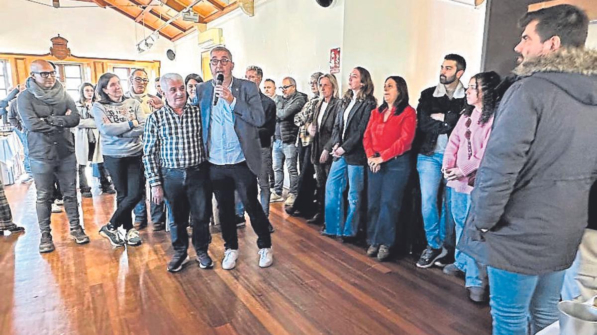 El alcalde Blas García (con el micro) con Jesús Vieito