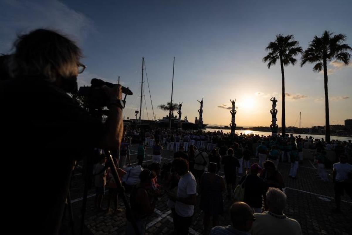 Imagenes desde el El Port Marina Tarraco, durante  el eclipse total de Sol