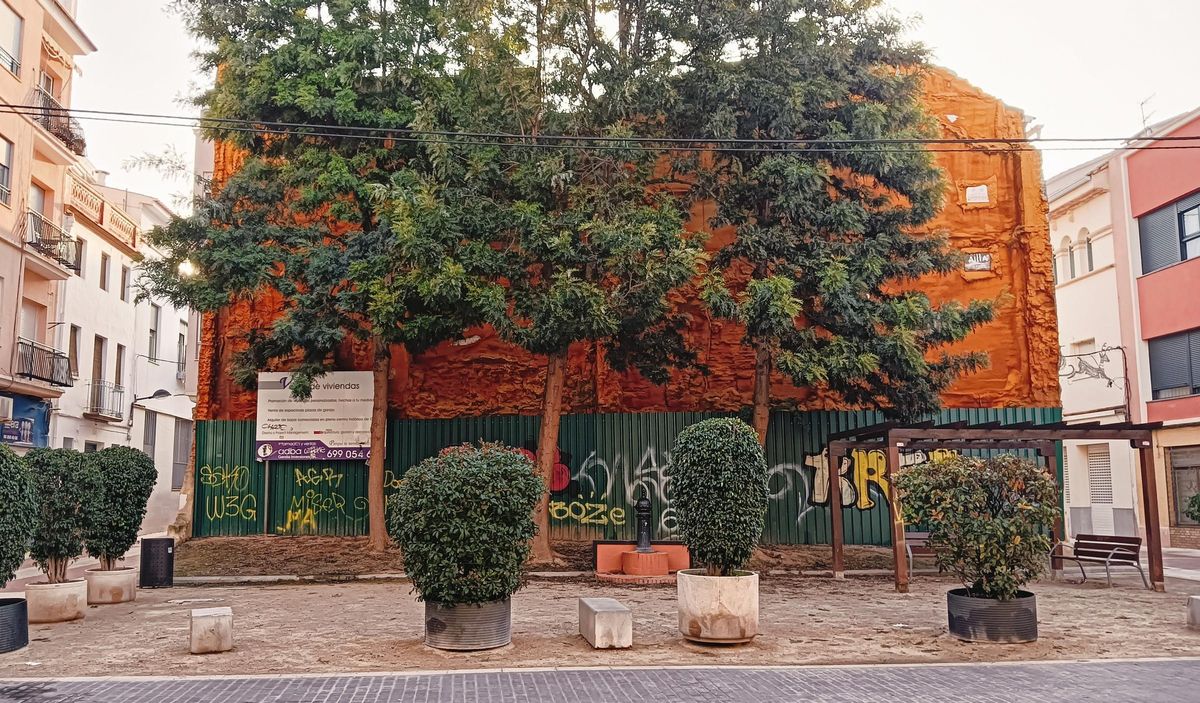 Ejemplo de solar con un convenio municipal para hacer un lugar provisional de esparcimiento.