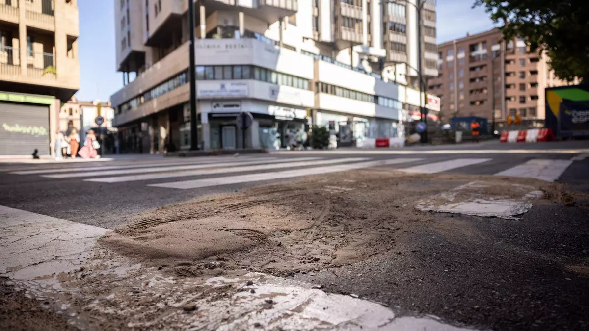 Segundo reventón en tres días en Zaragoza: la rotura de una tubería obliga a cortar el agua en César Augusto
