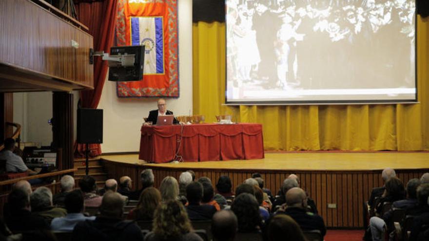 Carlos Pallés en un momento de la conferencia.