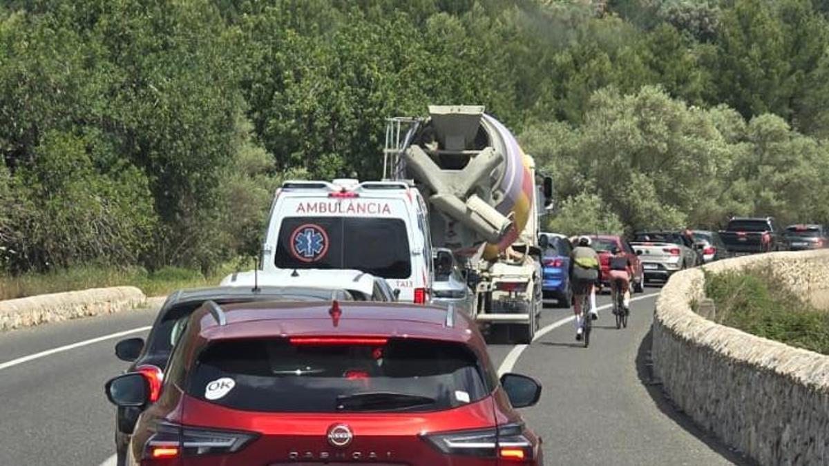 Largas retenciones de camino a Sóller.