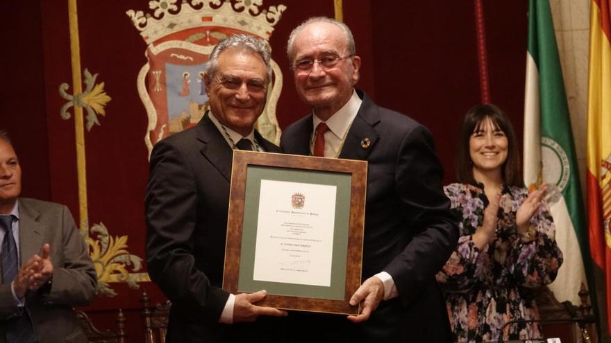 Entrega de la Medalla Ciudad de Málaga y el título de Hijo Adoptivo al hematólogo Isidro Prat.