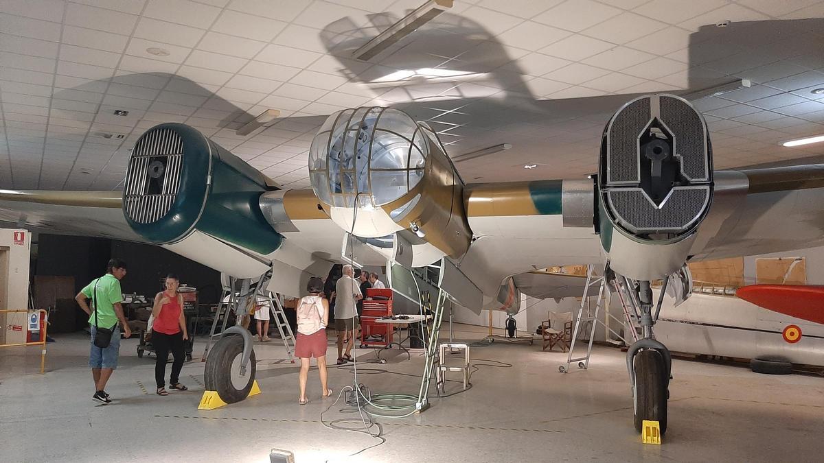 Reconstrucción de un Tupolev SB-2 «Katiuska» en el aeródromo de La Sénia (Tarragona)
