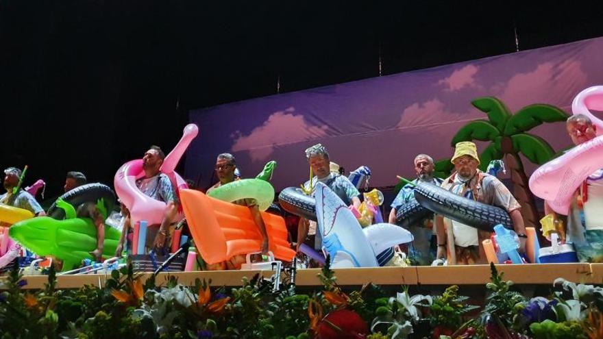 &#039;Los de Huelin&#039;, la murga de Pariente, durante su pase de semifinales.