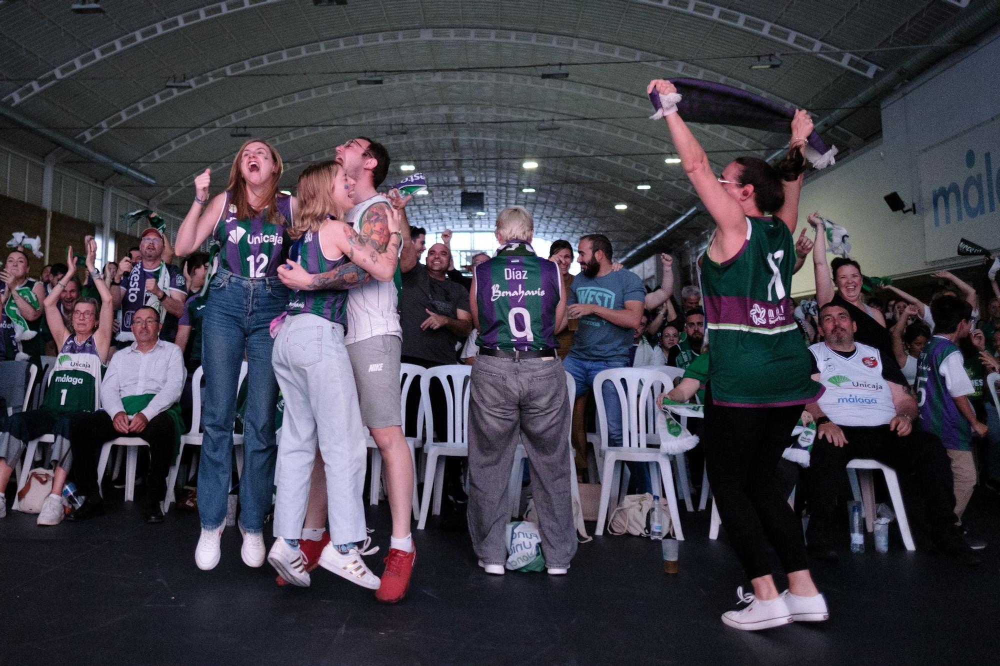 La afición del Unicaja sigue la final de la BCL en Los Guindos