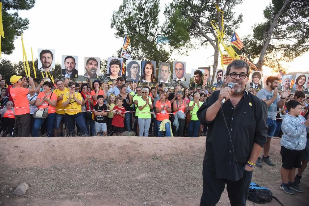 Una multitud omple Lledoners com mai en la vigília de 1-O