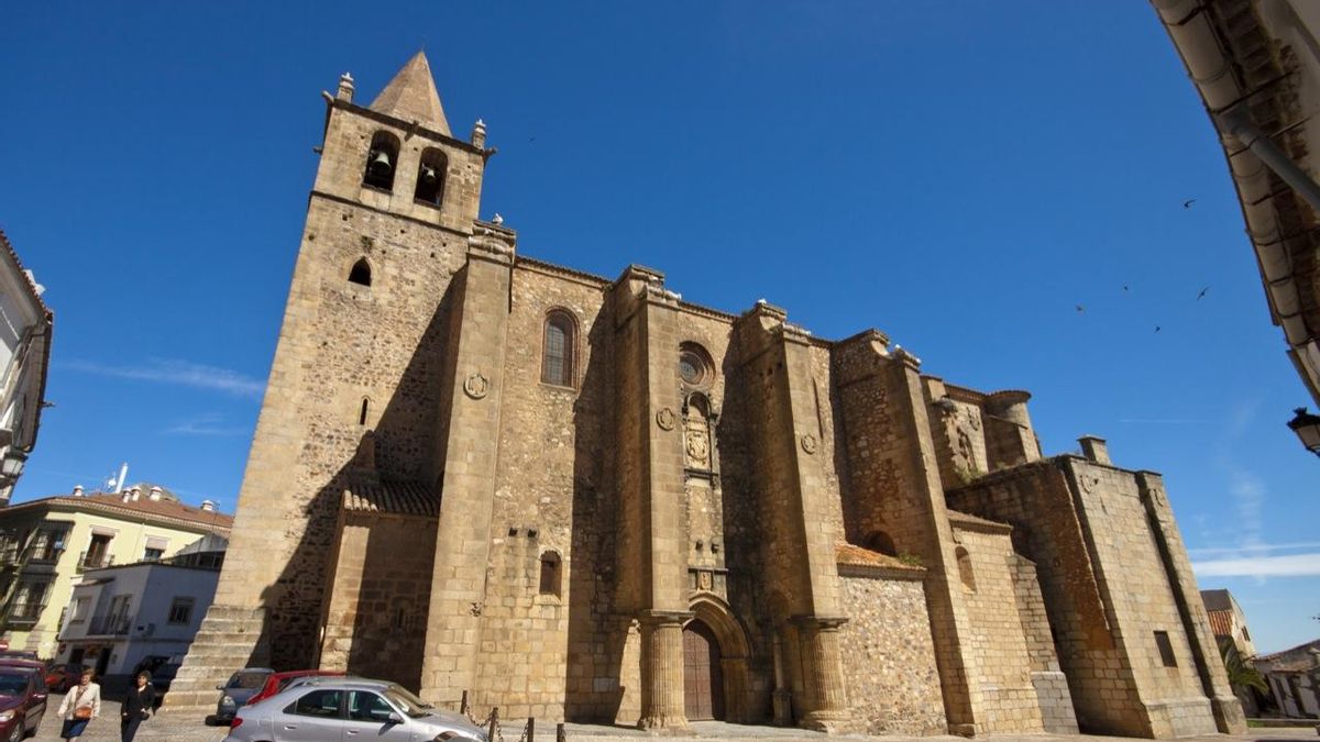 Imagen de la iglesia de Santiago de los Caballeros de Cáceres.