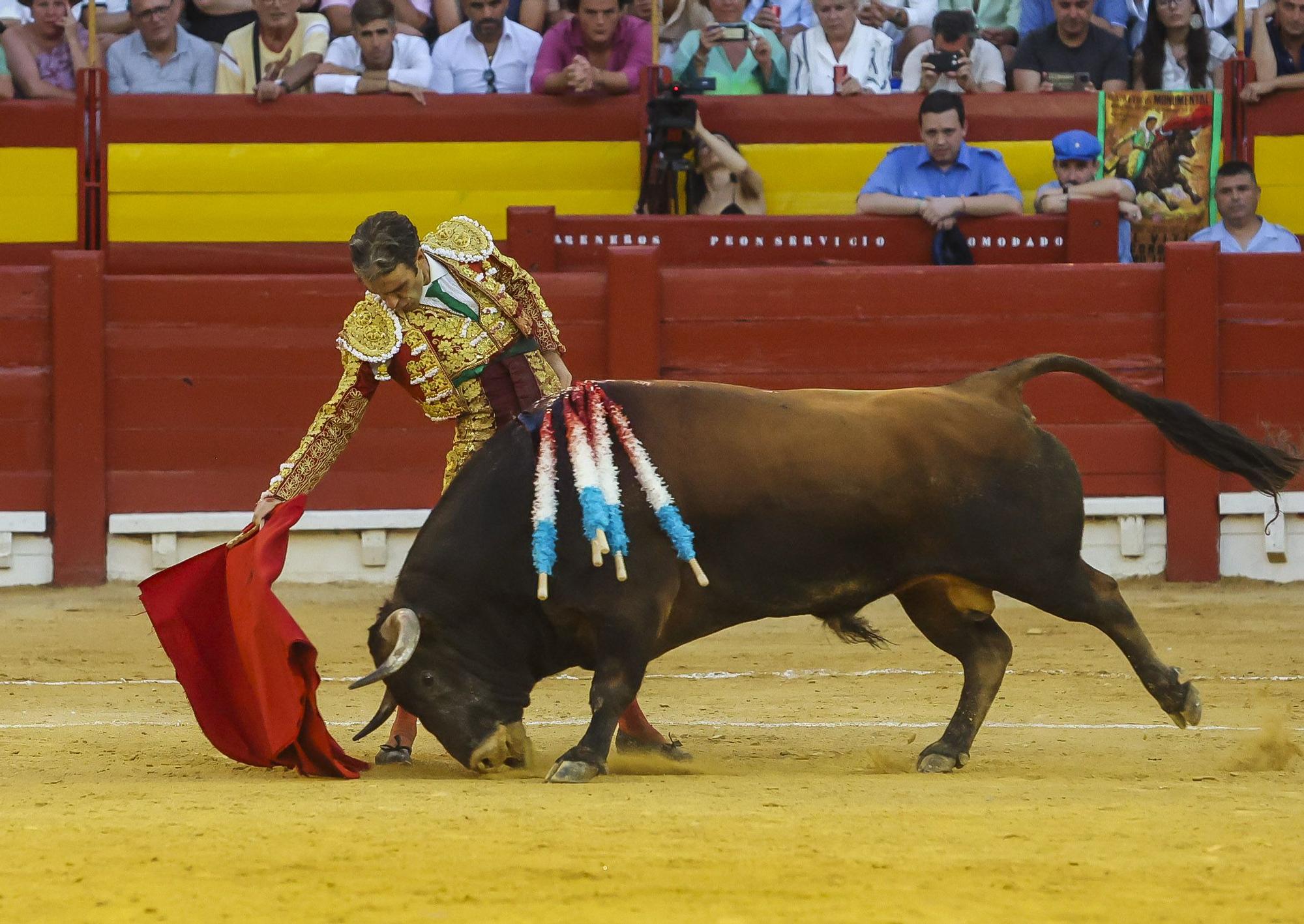 El gran José Tomás revoluciona la plaza de toros de Alicante