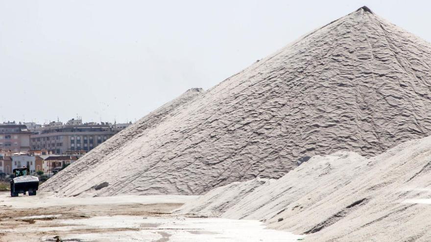 Detectan fragmentos de plásticos en la sal fina marina que se