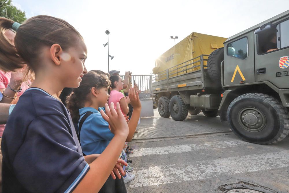 Orihuela despide a la UME entre vítores y aplausos