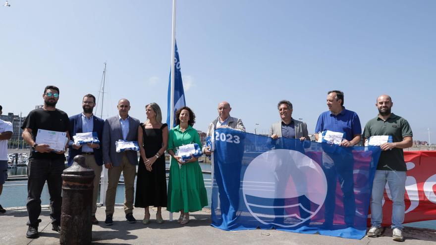 El puerto deportivo de Gijón acoge la entrega de banderas azules de Asturias