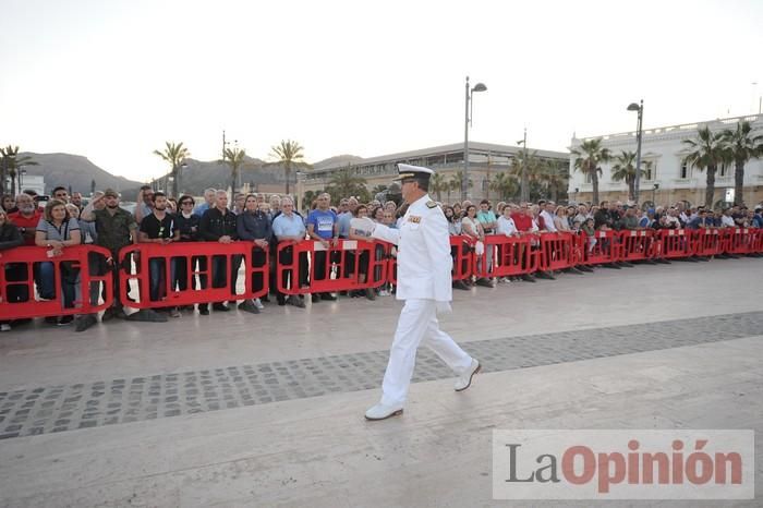 Arriado Solemne de Bandera en el puerto de Cartagena