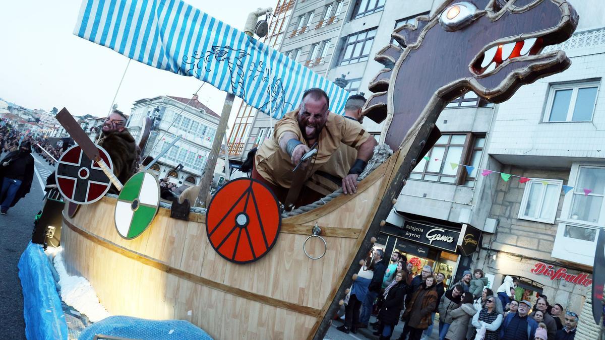 Baiona se va de carnaval: así fue el desfile adelantado de 2023.