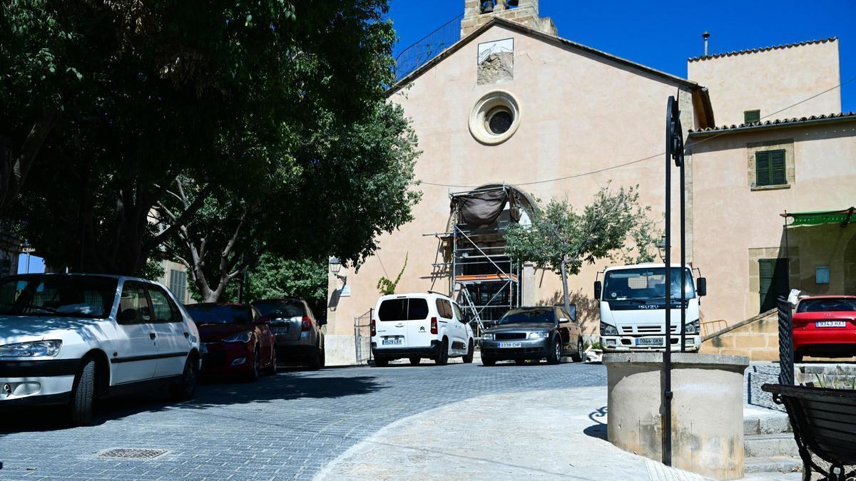 Imagen de la recién reformada plaza de la Inmaculada de Establiments, en Palma