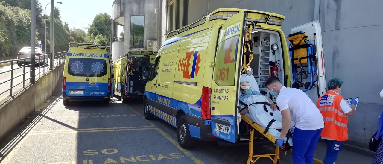 Llegada de un paciente al Hospital Montecelo de Pontevedra.