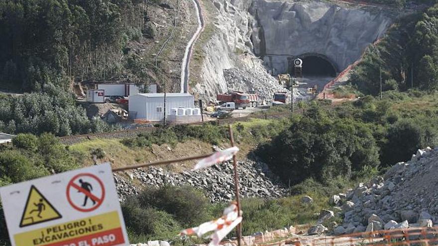 Obras del AVE en Uxes, en el municipio de Arteixo. / casteleiro