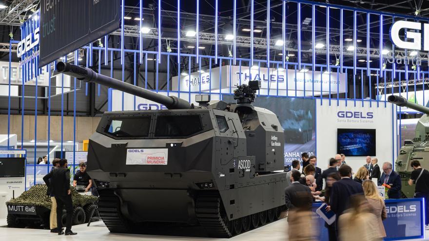 &quot;Asturias es una tierra de inversiones para la defensa&quot;: crónica del arranque de una feria en Madrid clave para el Principado (con presentación de nuevos vehículos)