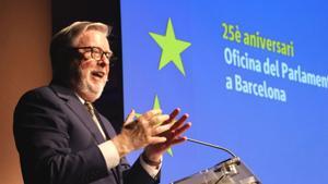 Pat Cox, de visita  a Barcelona, insta  la UE a rearmar-se  | P