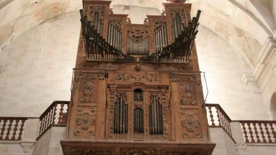 Aspecte que presentava l&#039;any 2008 l&#039;orgue de l&#039;església del monestir de Sant Esteve.