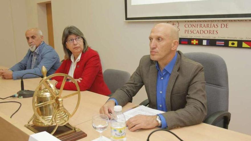 Tomás Fajardo junto a la conselleira do Mar, Rosa Quintana