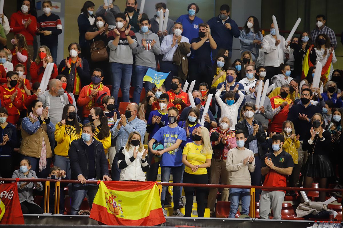 El homenaje a Felipe Reyes y el ambiente en Vista Alegre en el España - Ucrania