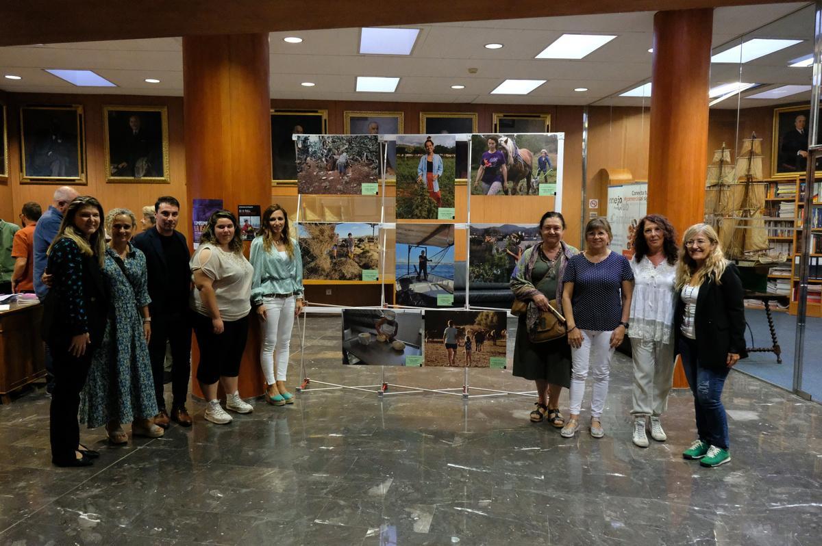 Fotografía de grupo de las personas premiadas