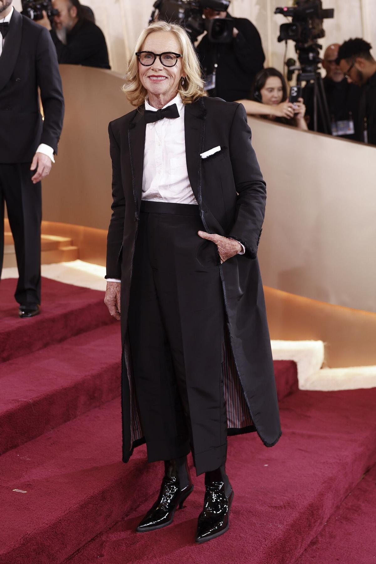 BEVERLY HILLS (United States), 11/01/2026.- US actor Amy Madigan arrives for the 83rd annual Golden Globe Awards ceremony at the Beverly Hilton Hotel in Beverly Hills, California, USA, 11 January 2026. The Golden Globe Awards recognize outstanding achievements in the global film and television industries. EFE/EPA/CHRIS TORRES