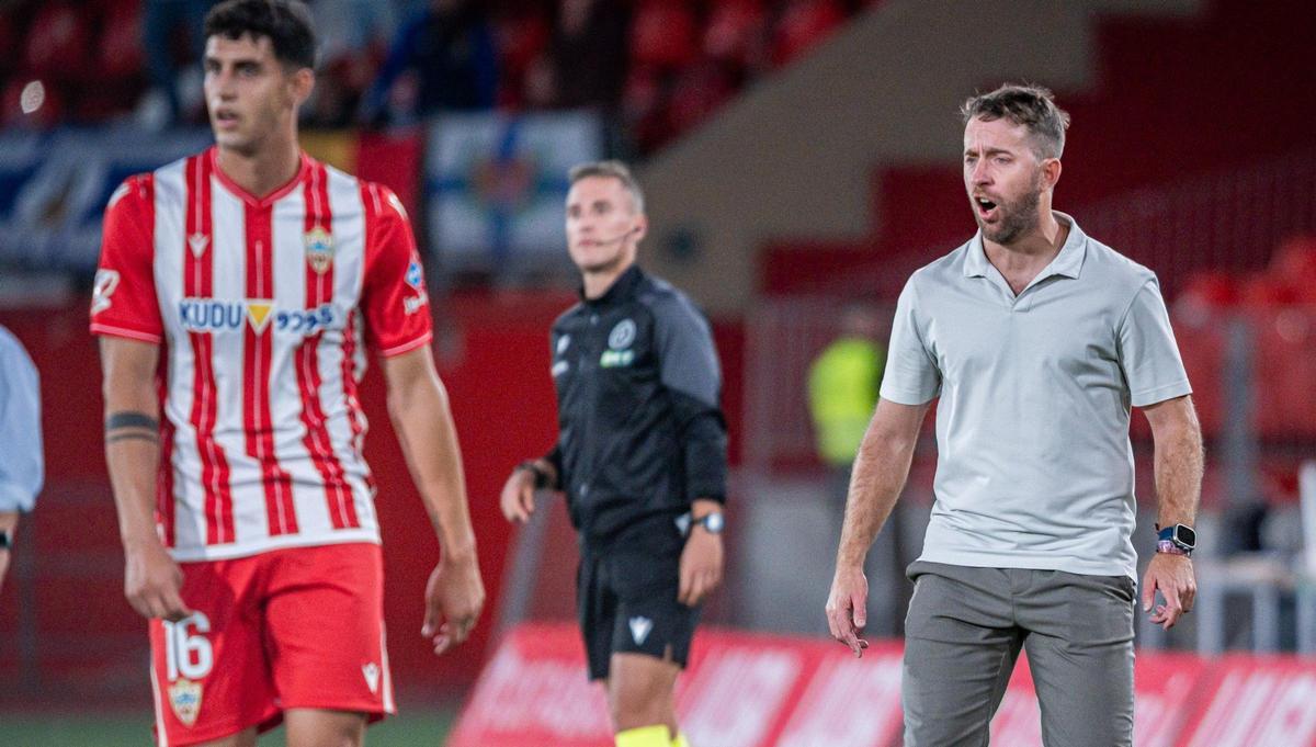 Luna, junto al segundo de Gabi, Mario Jiménez, que se sentó en el banquillo en la primera vuelta.