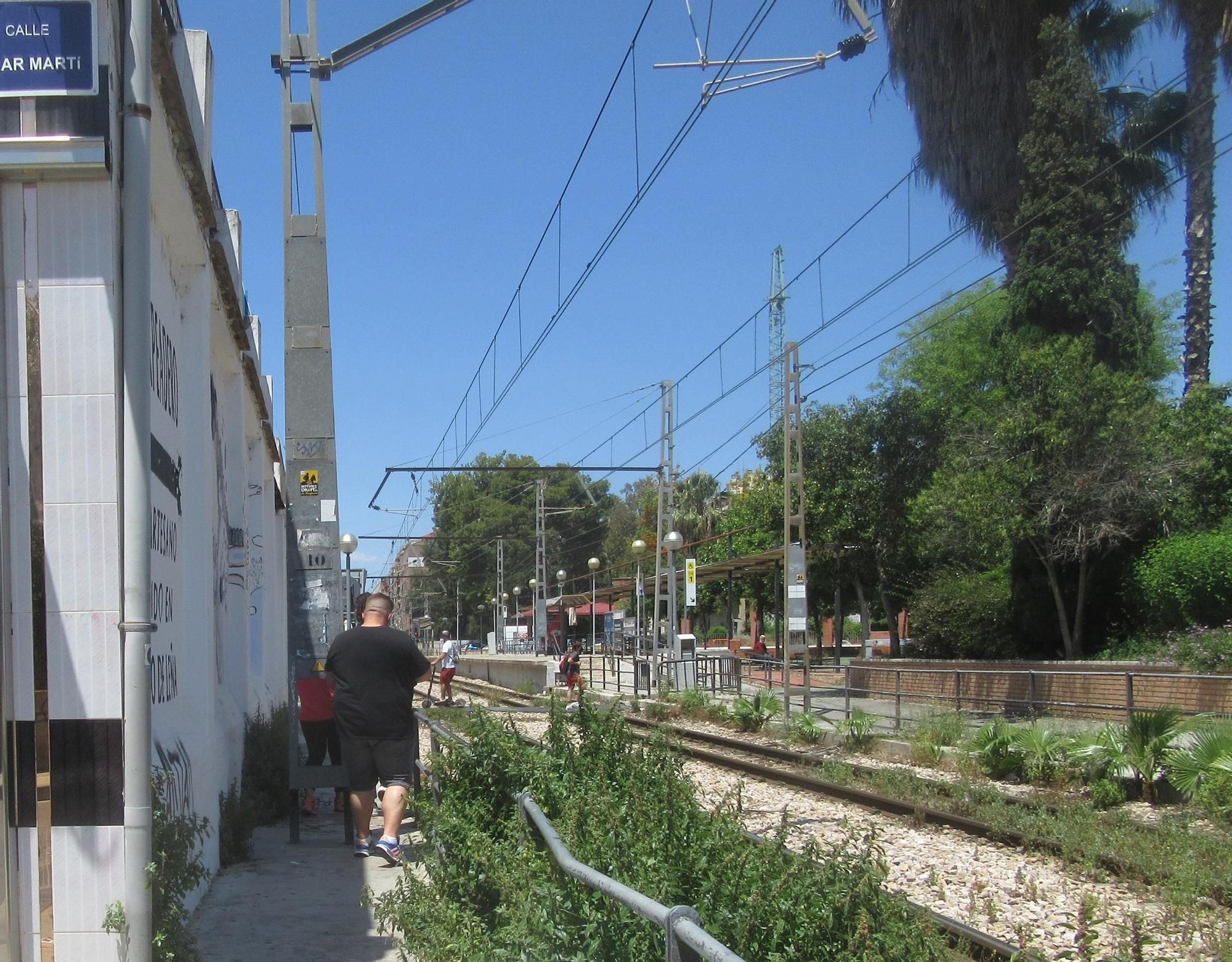 Denuncian el “progresivo deterioro” de la estación de metro Burjassot-Godella