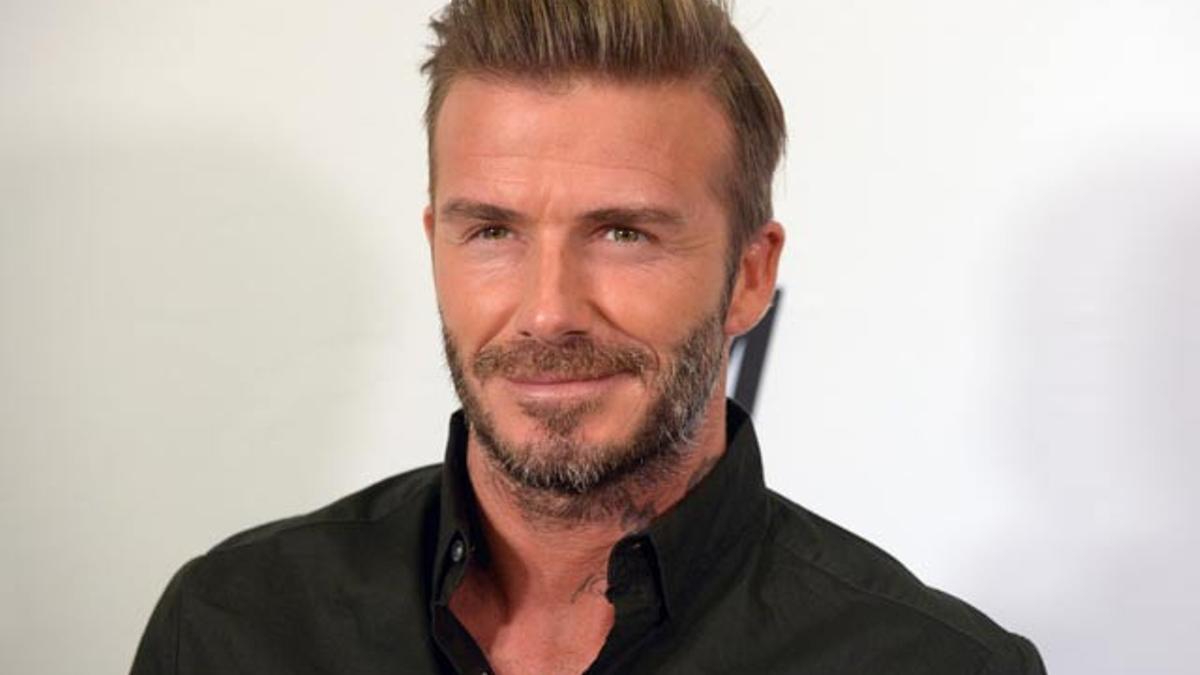 David Beckham visita su figura de cera