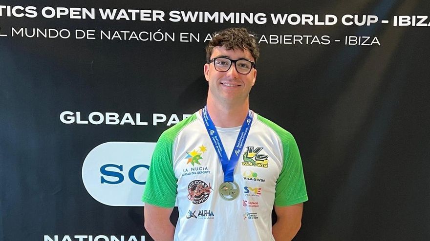 Miguel Bou se proclama campeón del mundo en Aguas Abiertas en Ibiza