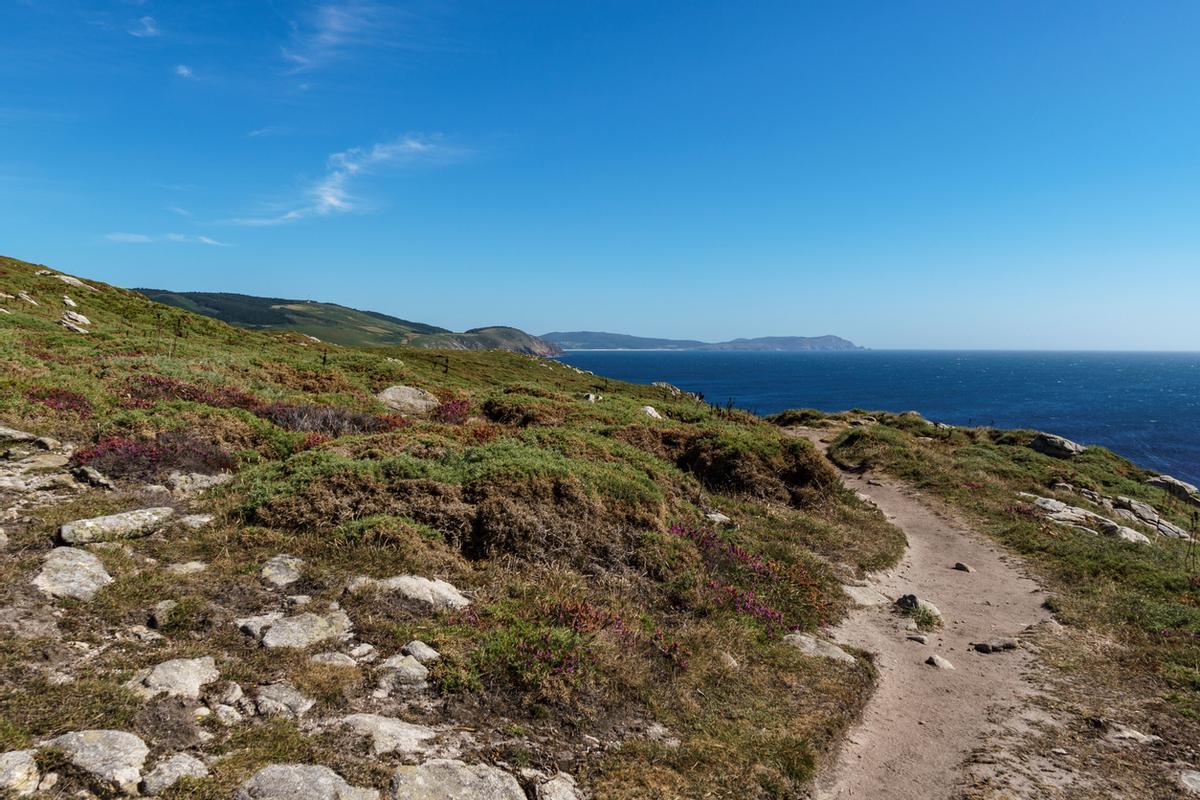 Cabo Touriñán y Cabo Finisterre al fondo, en Muxía