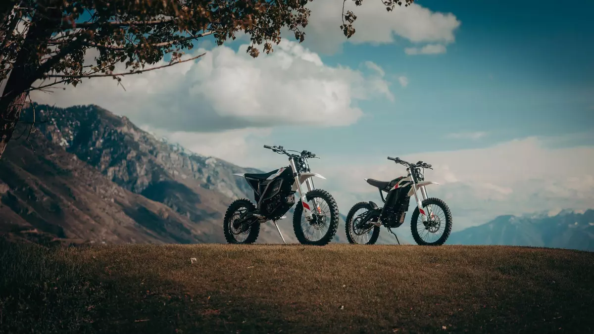 Zero inicia la revolución eléctrica off-road con la entrega de las nuevas XB y XE
