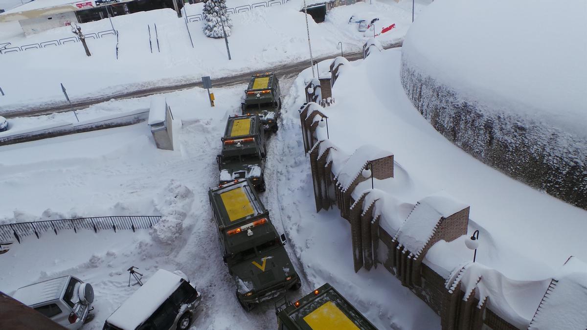 El fuerte temporal causa múltiples incidencias por la nieve, la lluvia y el viento.