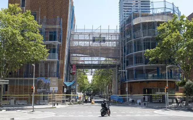 La metamorfosis de las centrales de Telefónica en Barcelona: apartamentos de lujo, pisos sociales, oficinas y equipamientos pendientes
