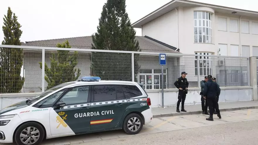 VÍDEO | Desalojados los colegios de Yátova, Chiva, Buñol y Siete Aguas por una amenaza de asesinato masiva