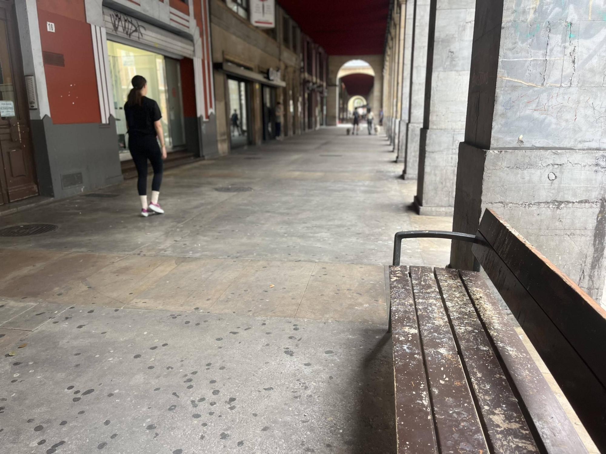 Las pruebas para mejorar el suelo de la calle Marqués de San Esteban, en imágenes