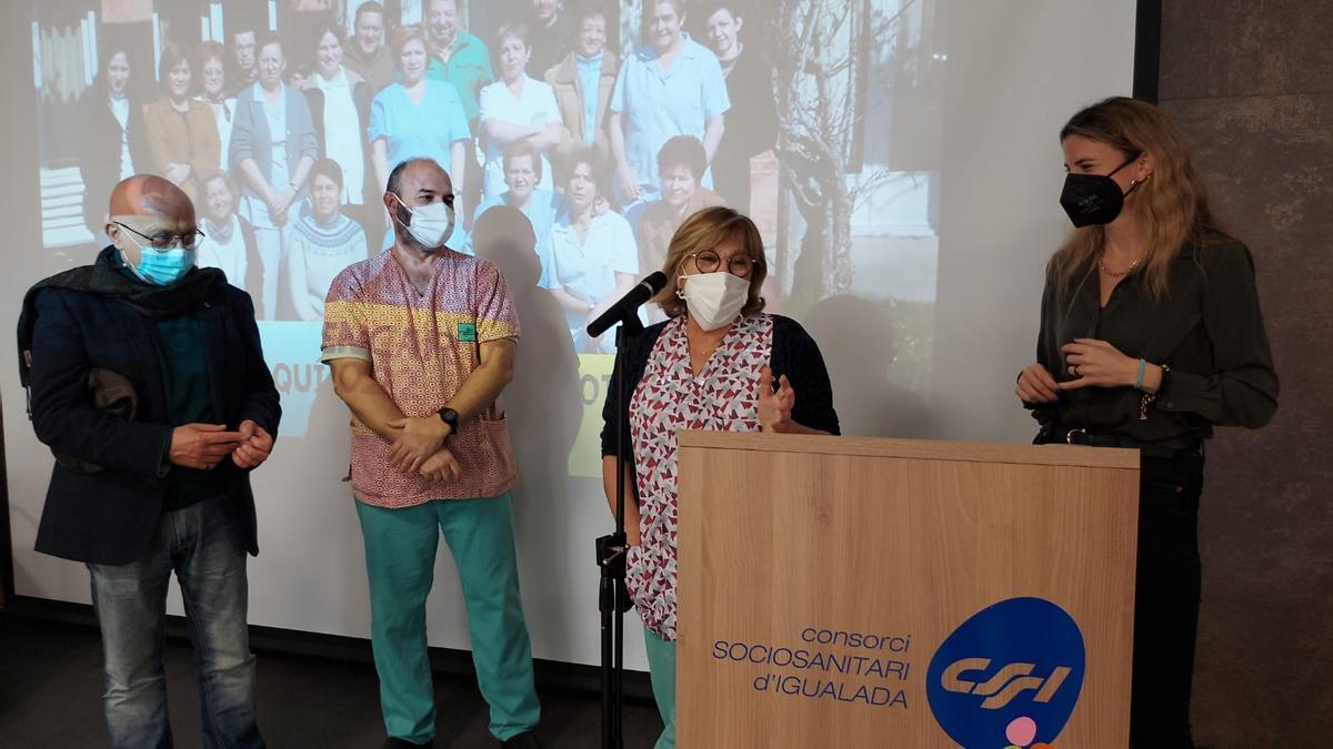 Maria Àngels Riba, al centre de la imatge, en el moment de l&#039;adéu del CSSI