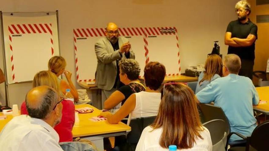 Nomdedéu, ayer, dirigiéndose a los participantes en el encuentro.